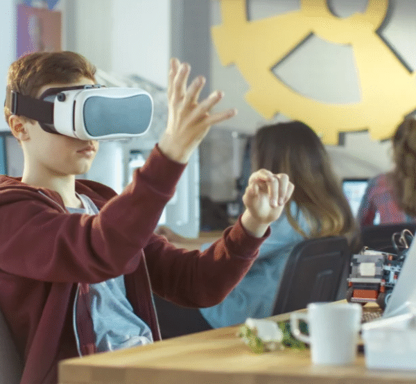 Blended and Brilliant: Best Digital Tools for Hybrid Learning Environments